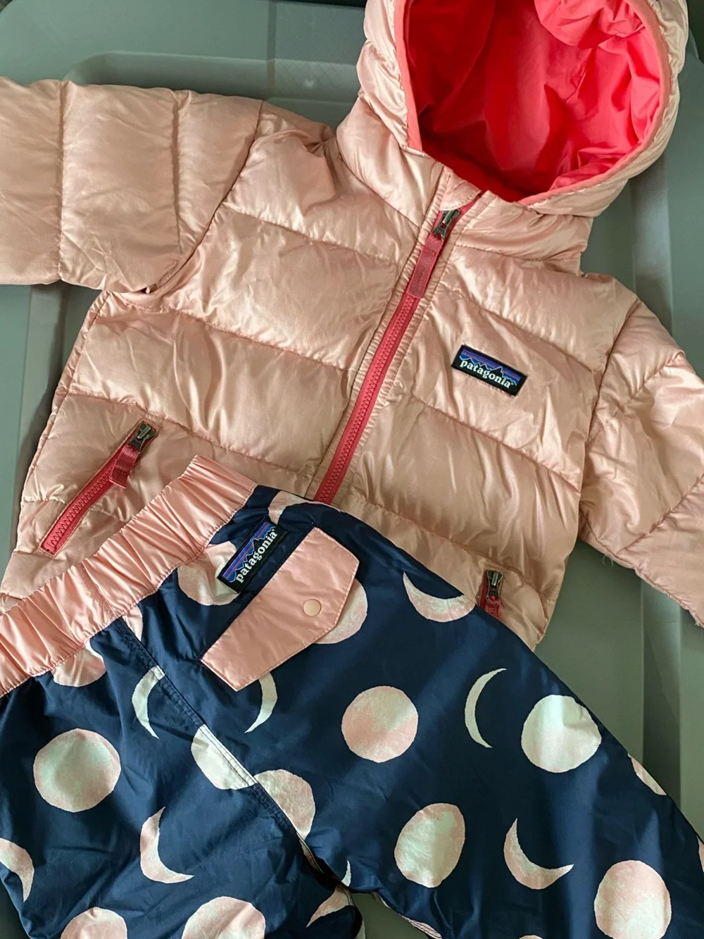 Patagonia baby snow set 12-18 months reversible tribbles pants and down jacket